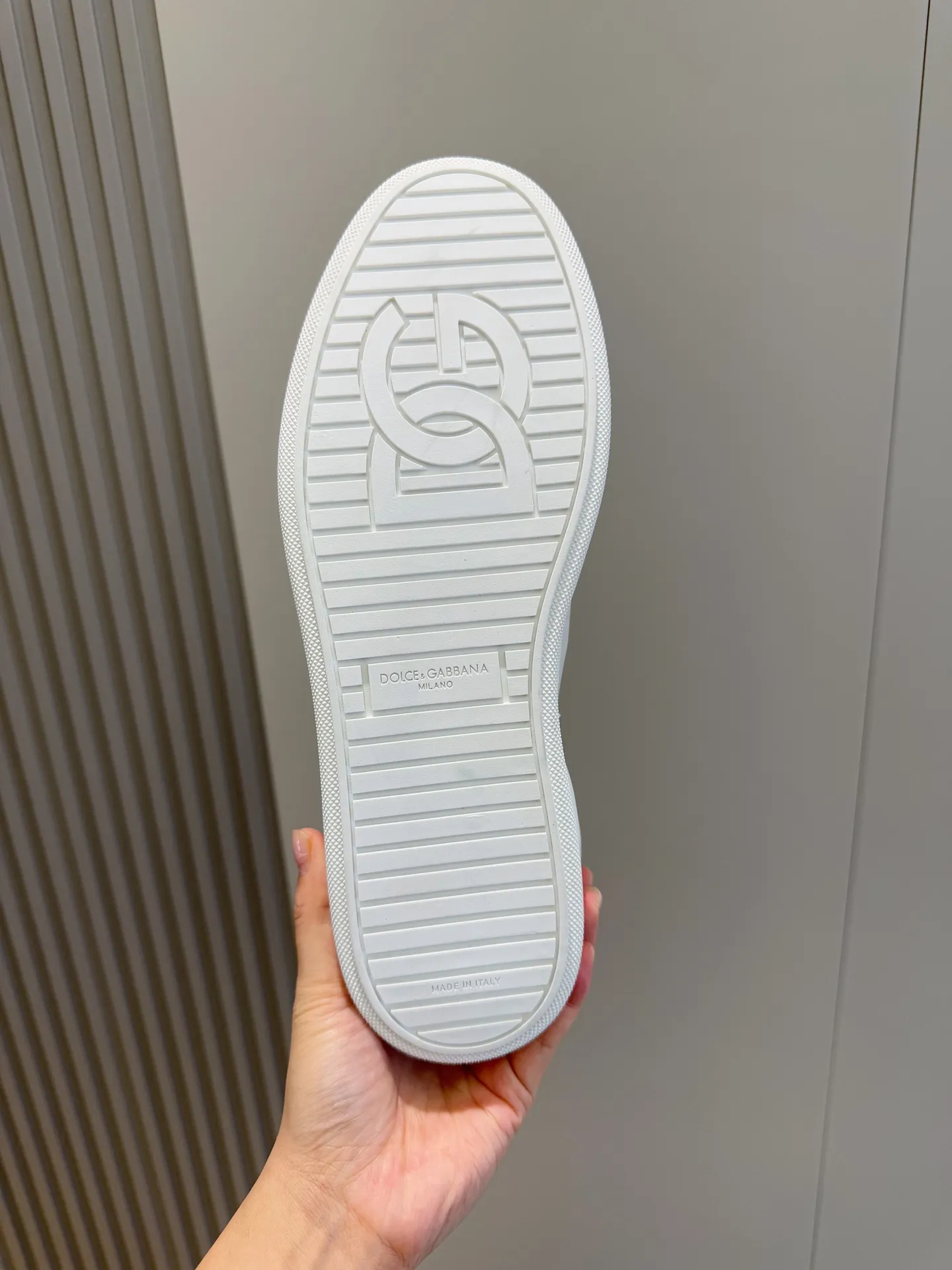 Men's Men's Shoes💰400 [New Style]🐏🐏DG men's calfskin sneakers Portofino Yacht shoes, simple and versatile design, unique saddle leather soles. The Dolce &G logo rear wing is the icing on the cake. Imported cowhide + rubber outsole Size: 39-44 (customized at 38.45)